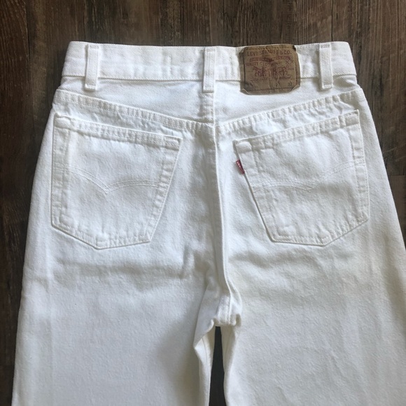 SOLD🌻MERC White 701 Vintage Levi’s - Picture 3 of 10